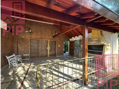 Casa 6 ambientes con 5 baños