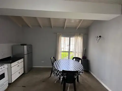 Casa 4 ambientes con 1 baño