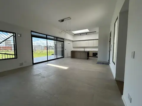 Casa 4 ambientes con 3 baños