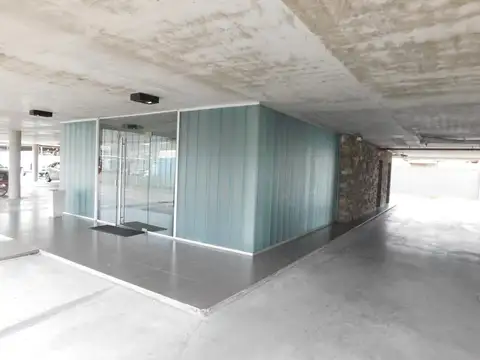 Oficina en Venta con 7 cocheras