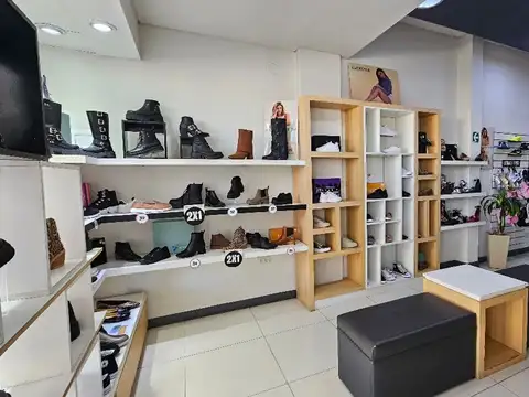 FONDO DE COMERCIO DE CALZADOS EN VENTA