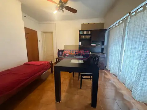 Casa 6 ambientes con 2 baños