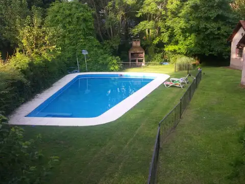 Venta casa 5 ambientes con galeria y pileta - Barrio Parque Peró, Del Viso