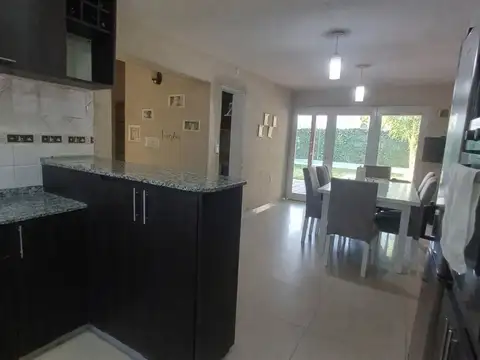 Venta Casa 3 Dormitorios con pileta Sta Isabel Cba