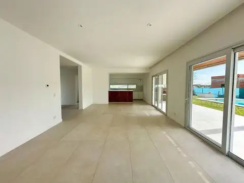 Casa 5 ambientes con 3 baños