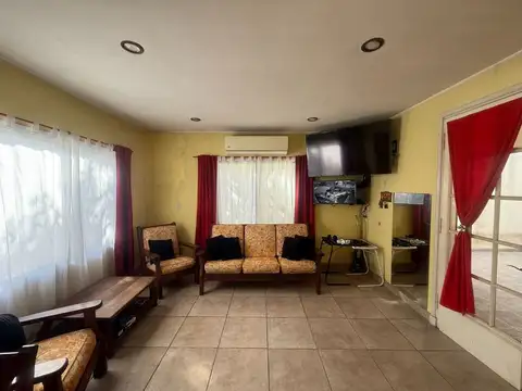 Casa 4 amb con dos cocheras y seguridad en Sarandi