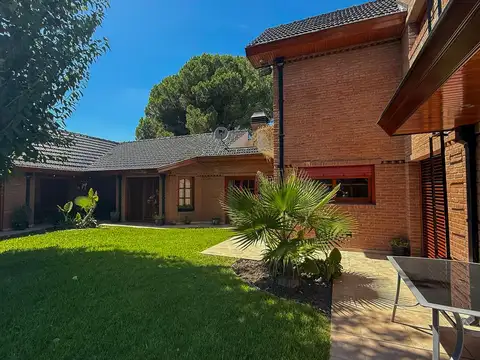 Juan Manuel Estrada al 100, Barrio Uno. Ezeiza.