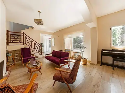 Casa en Venta con 4 cocheras