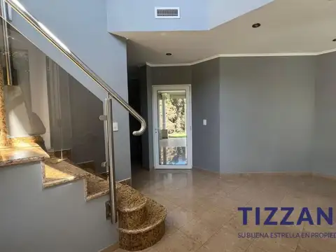 Casa en Venta con 6 cocheras