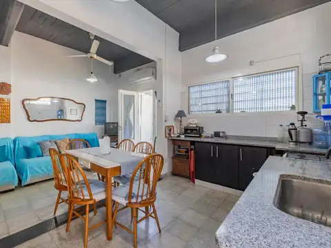 Casa 3 ambientes con 2 baños