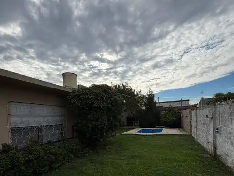 Casa con 3 habitaciones, parque y piscina