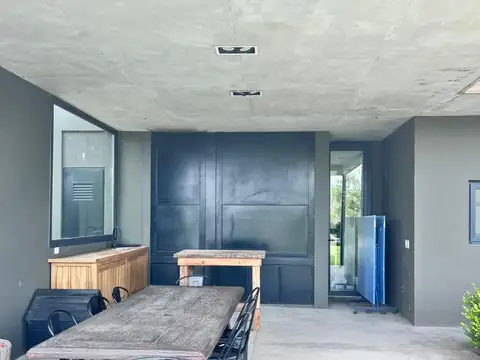 Casa en Alquiler Temporal con 4 cocheras