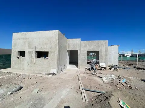 Casa 8 ambientes con 2 baños