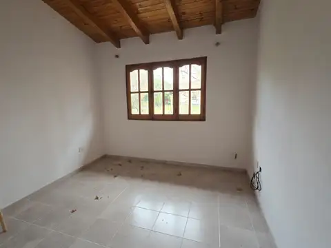 Casa en Alquiler con 2 cocheras