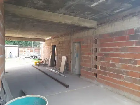Casa en venta 5 Ambientes, a teminar en Moreno