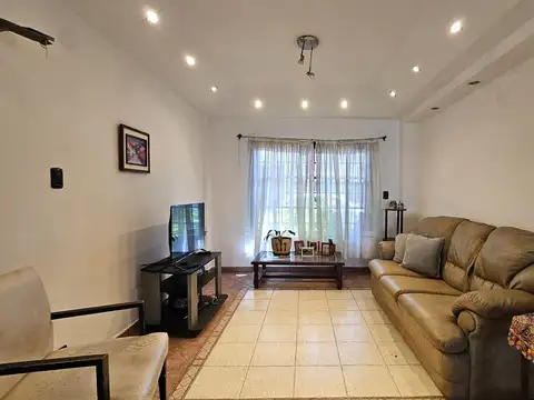 Casa 5 ambientes con 4 baños