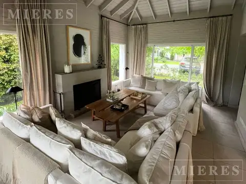 Casa 4 ambientes con 3 baños