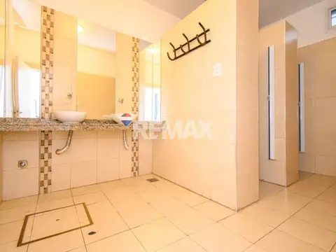 VENTA LOCAL COMERCIAL MODERNO Y CENTRICO