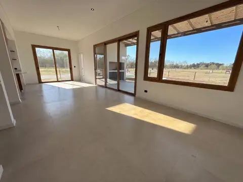 Casa 5 ambientes con 2 baños