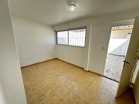 Depto Tipo Casa en Alquiler en Moreno, $ 350.000