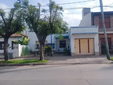 Vende O Permuta Casa centro de general rodriguez Por Campo