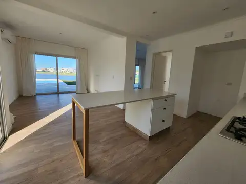 Casa en Alquiler con 2 cocheras