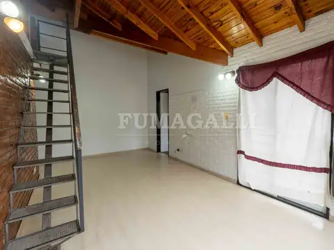 Gobernador Castro 2800, Piso 1
