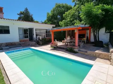 VENTA CASA DE 2 DORMITORIOS CON PILETA Y BAJADA DIRECTA AL RÍO EN SAN ANTONIO DE ARREDONDO