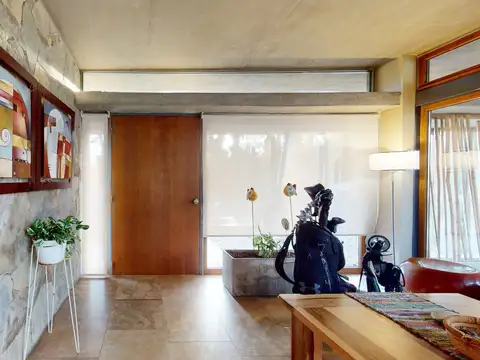 Casa 9 ambientes con 4 baños