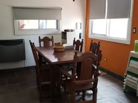 Casa 5 ambientes con 2 baños