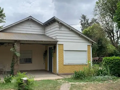 Casa 4 ambientes con 2 baños