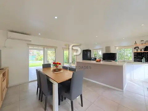 Casa 4 ambientes con 3 baños