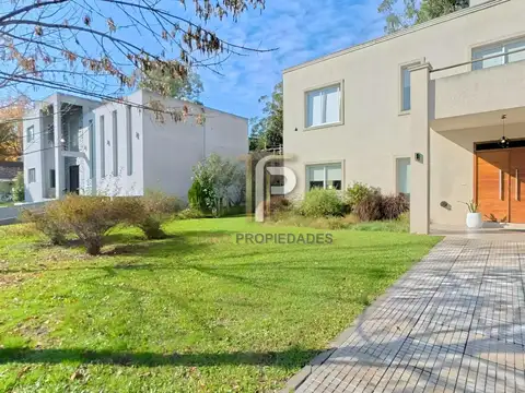 Pilar Del Lago