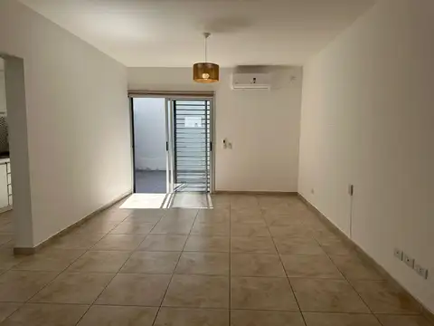 OPENHOUSE inmobiliaria alquila hermoso dúplex en calle Dr. Carrillo, frente al Dalvian