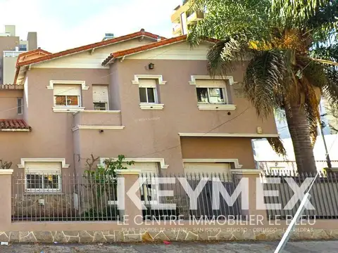 Casa 8 ambientes con 4 baños