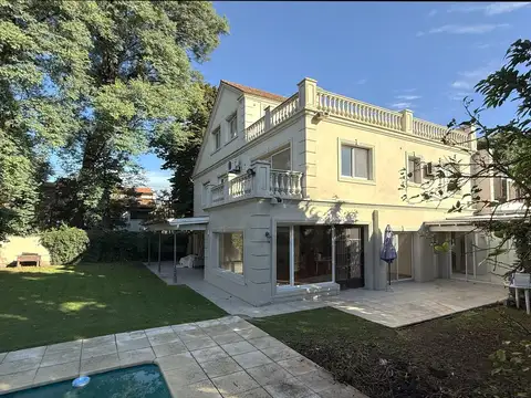 Casa en Venta con 2 cocheras