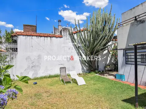 Casa en Venta con 2 cocheras