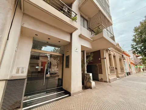 España 1747 - Departamento De 2 Dormitorios Con Cochera En Venta - Abasto, Rosario