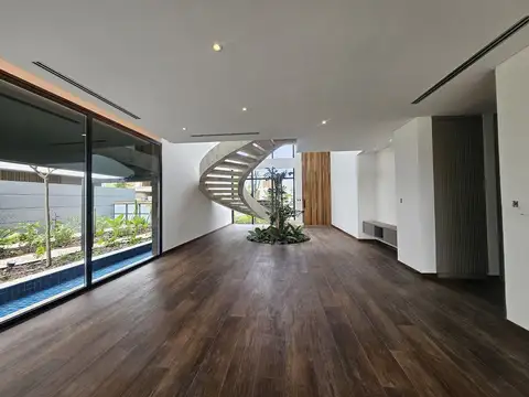 Casa 6 ambientes con 5 baños