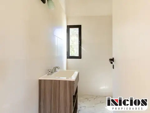 Quinteros esq. Newton