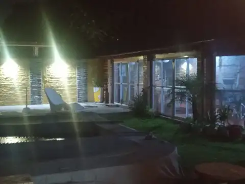 Casa en venta  en San Miguel con parque y pileta