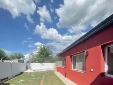 Casa en venta - 3 Dormitorios 1 Baño - 370mts2 - San Miguel