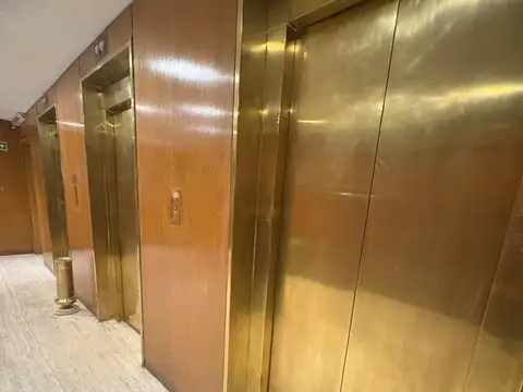 OFICINAS CON COCHERA SOBRE LA CALLE FLORIDA, SE FINANCIA!