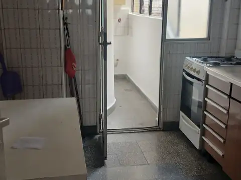 3 AMBIENTES. CONTRAFRENTE. PISO ALTO, A UNA CUADRA DEL BOTÁNICO