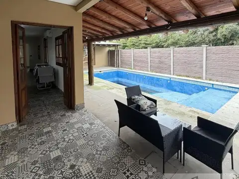 Casa en Alquiler con 1 cochera