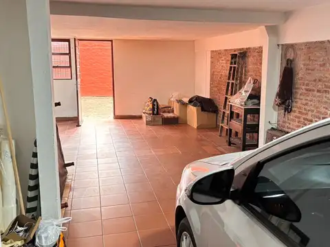 Casa en Venta con 3 cocheras