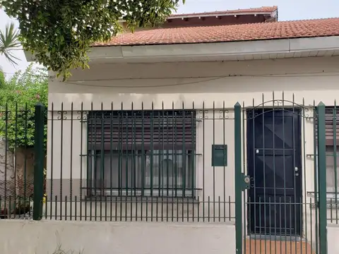 CASA EN PH 4 AMB C/COCHERA Y PATIO!