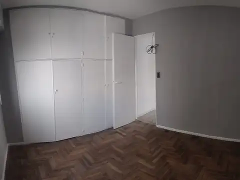 DPTO. 2 AMB AL FRENTE CON BALCON A METROS DE CAPITAL