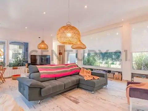 Venta de increible Casa en Campos de Roca I
