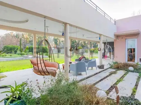 Venta de increible Casa en Campos de Roca I